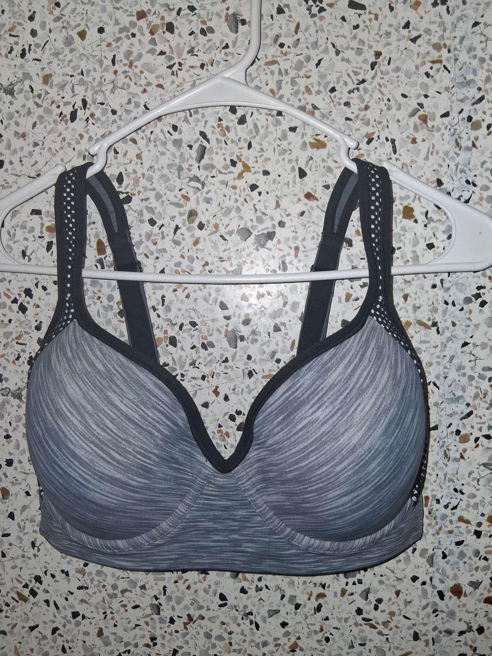 Women's Maidenform Sports Bra Size 36D Padded With Wires Gray And Black